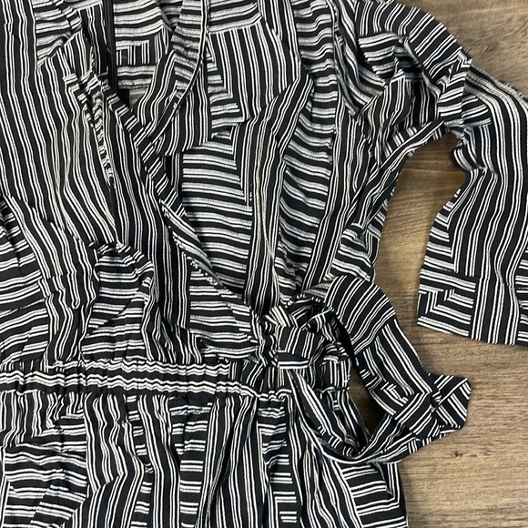 TOPSHOP Women’s Belted Black and White Striped Playsuit Jumpsuit, size 6 - Picture 6 of 14